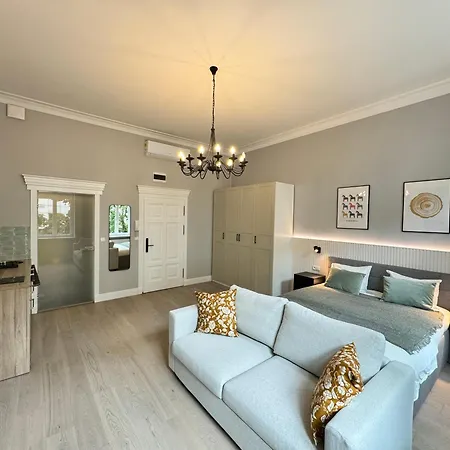 Old Town Twenty Three Апартаменти *